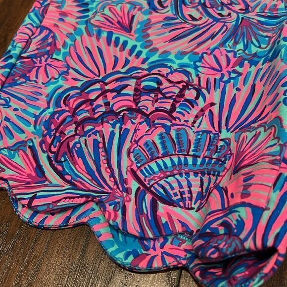 Lilly Pulitzer Party/Cocktail Shorts all over print size 6 in EUC sea shells - Picture 2 of 9